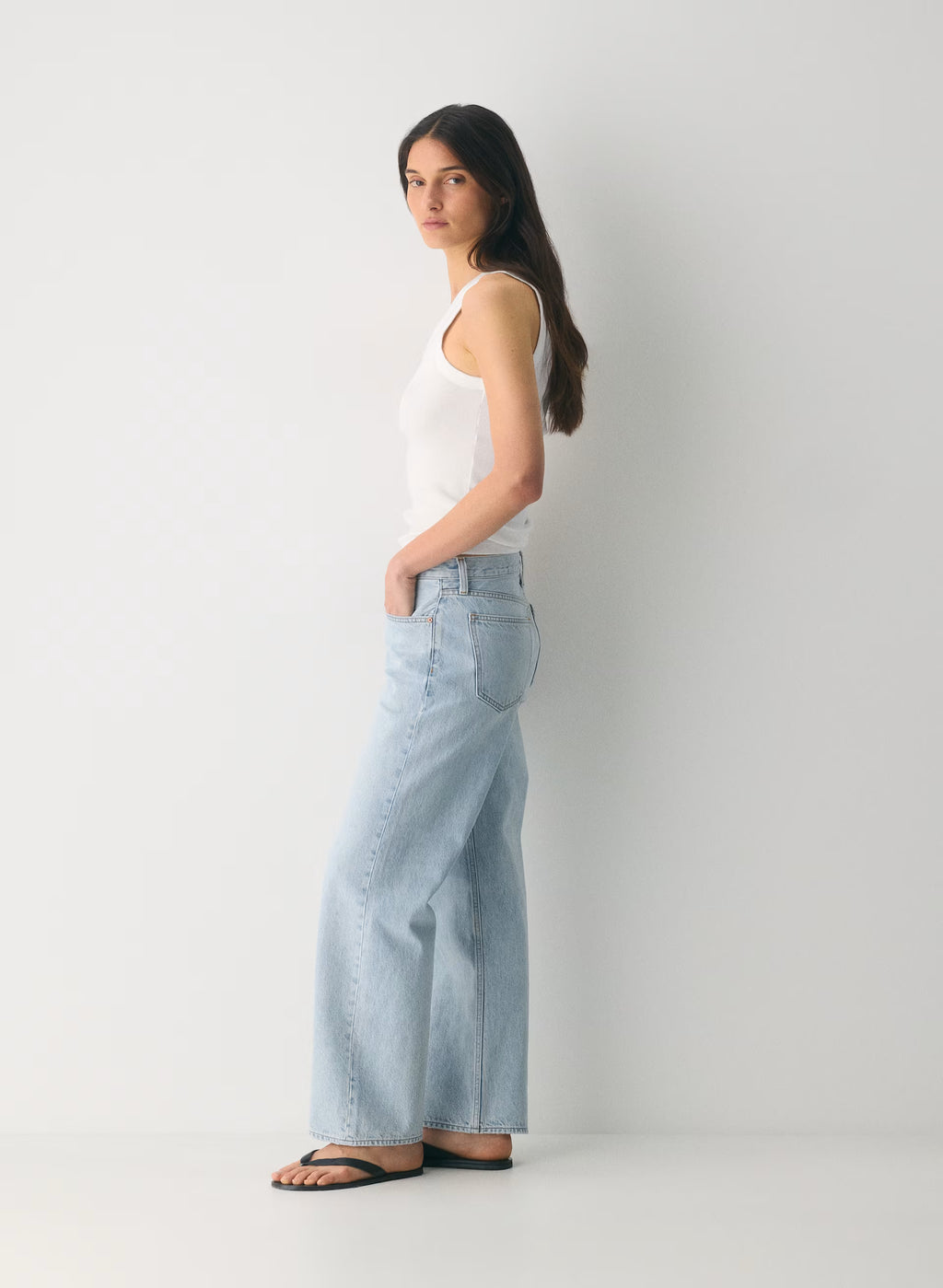 Low-Rise Baggy Jeans - Medium Indigo