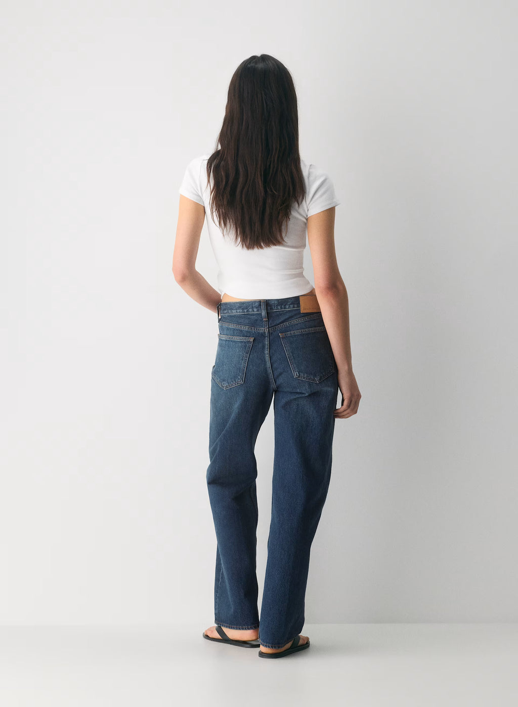 Low-Rise Baggy Jeans - Medium Indigo