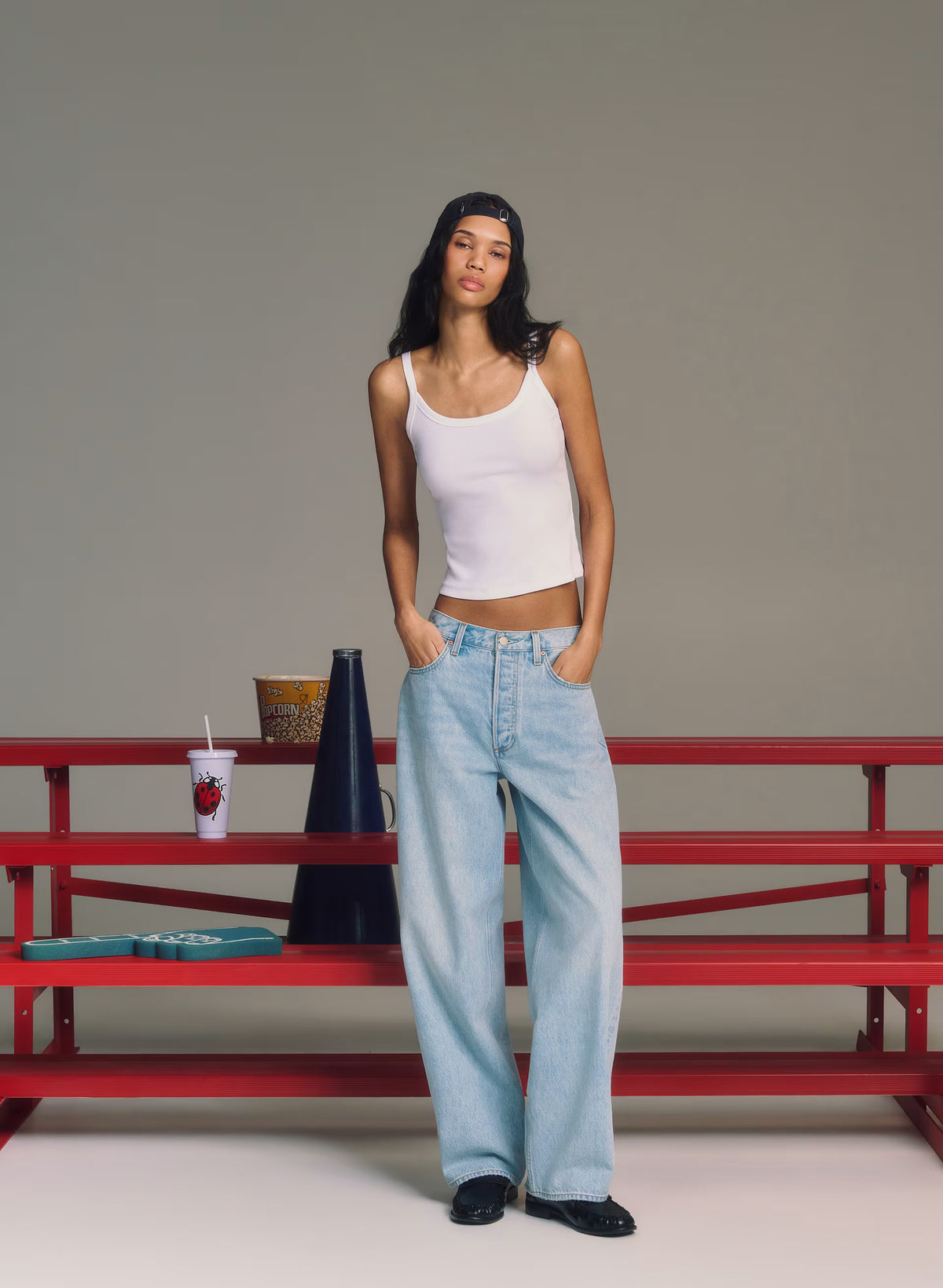 Low-Rise Baggy Jeans - Medium Indigo