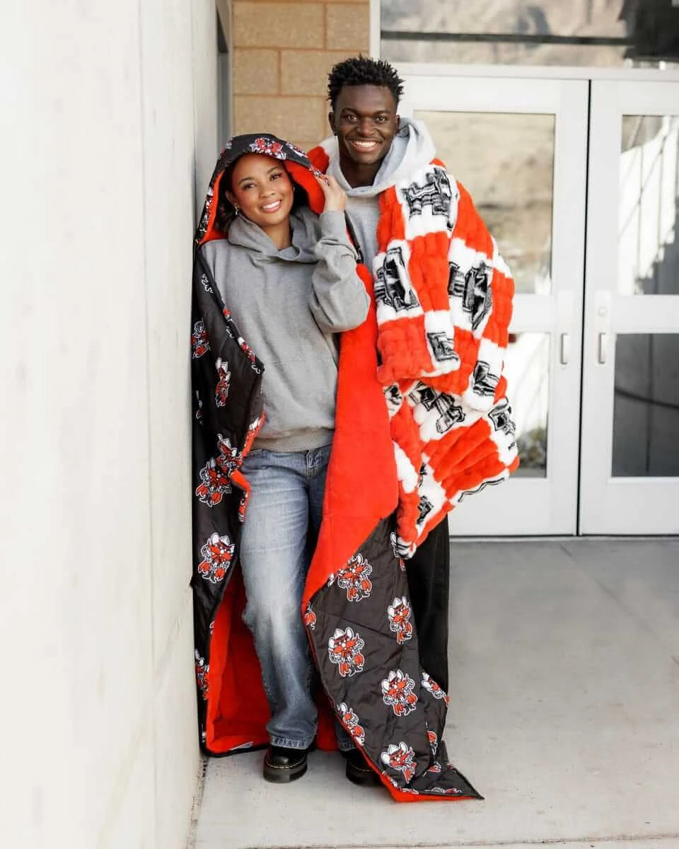 Hooded Outdoor Stadium Blanket - Black Red