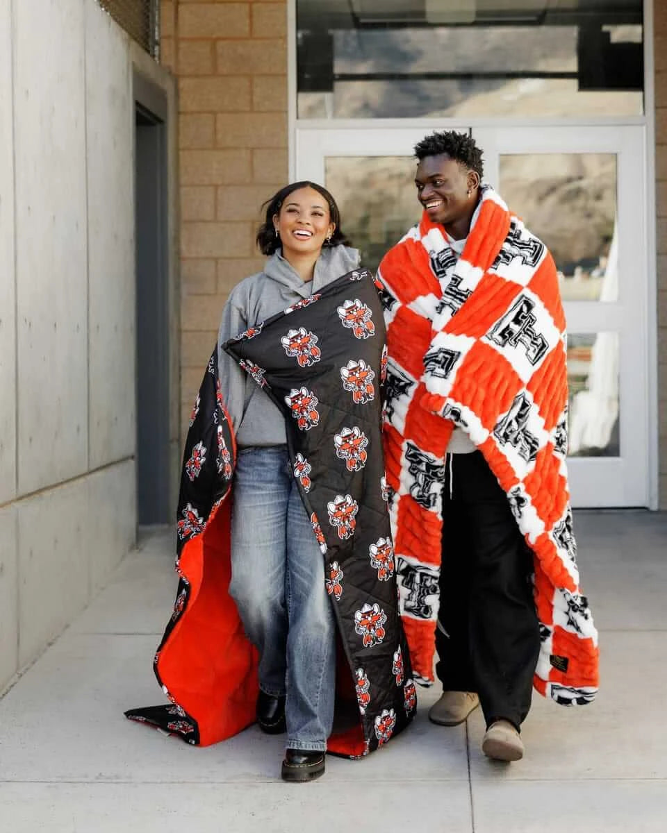 Hooded Outdoor Stadium Blanket - Black Red