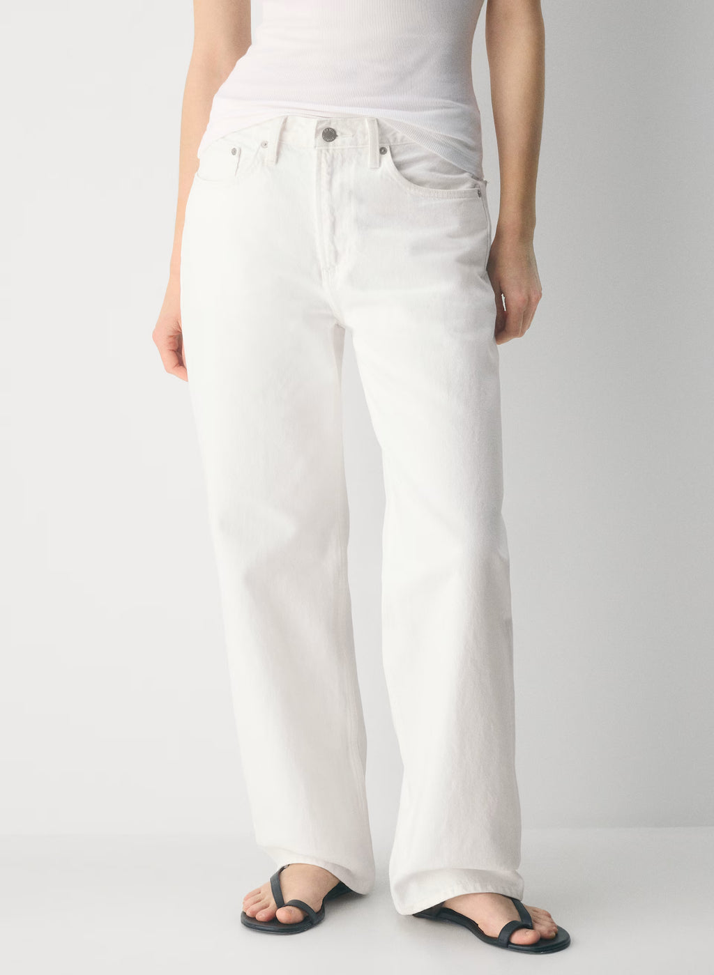 Low-Rise Baggy Jeans - Medium Indigo