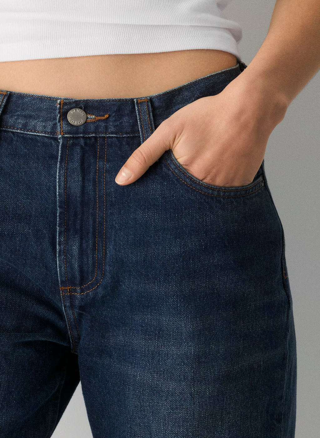 Low-Rise Baggy Jeans - Medium Indigo