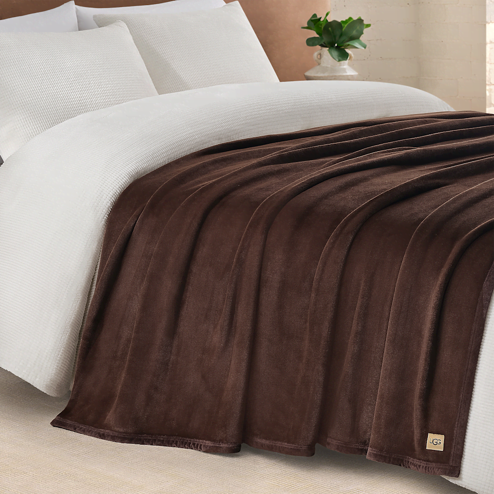 Extra-Large Plush Polyester Throw - Coffee Berry