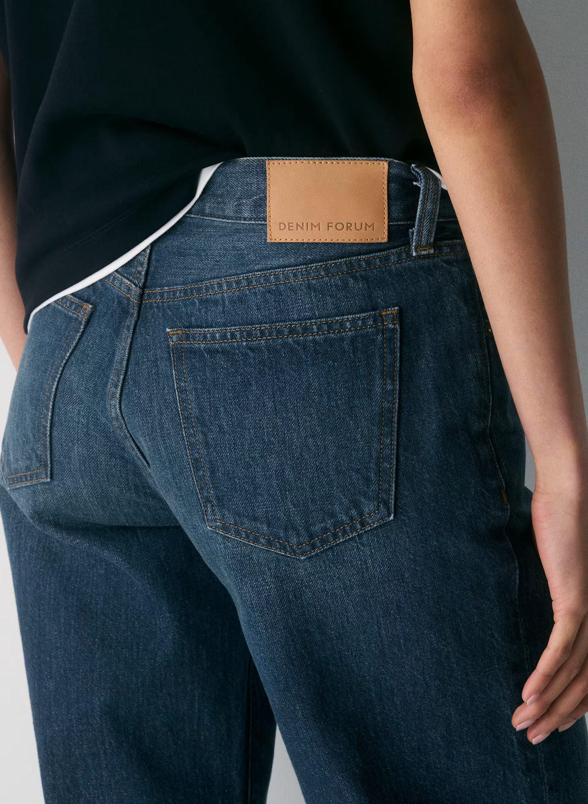 Low-Rise Wide-Leg Jeans - Dark Blue