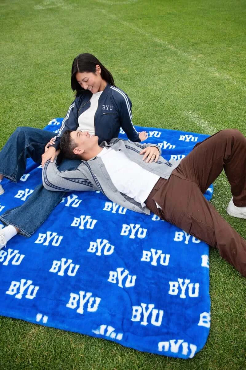Plush Logo Print Blanket - Blue