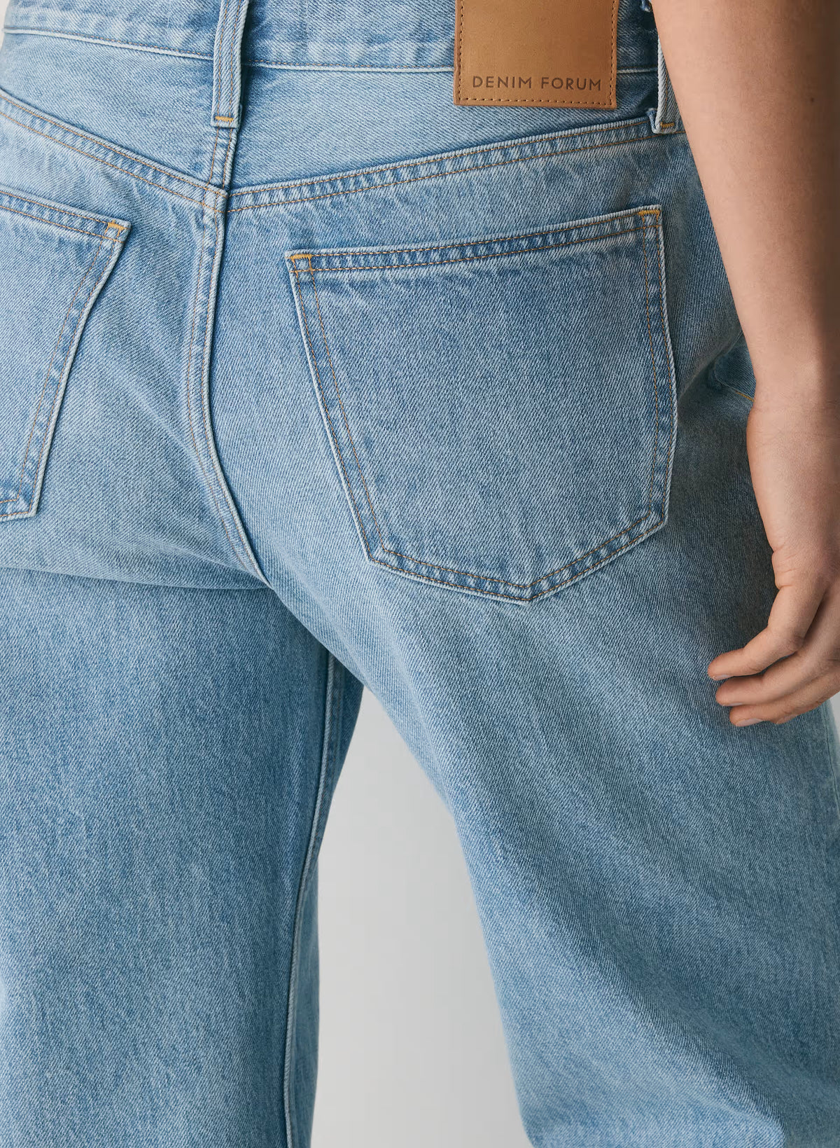 Low-Rise Baggy Jeans - Medium Indigo