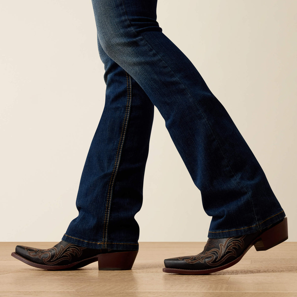 Women's Stretch Bootcut Jeans - Lita