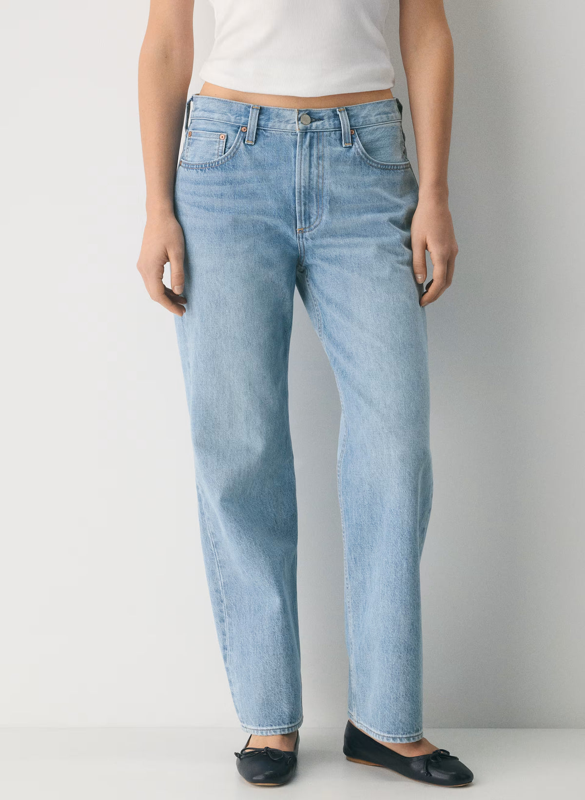 Low-Rise Baggy Jeans - Medium Indigo