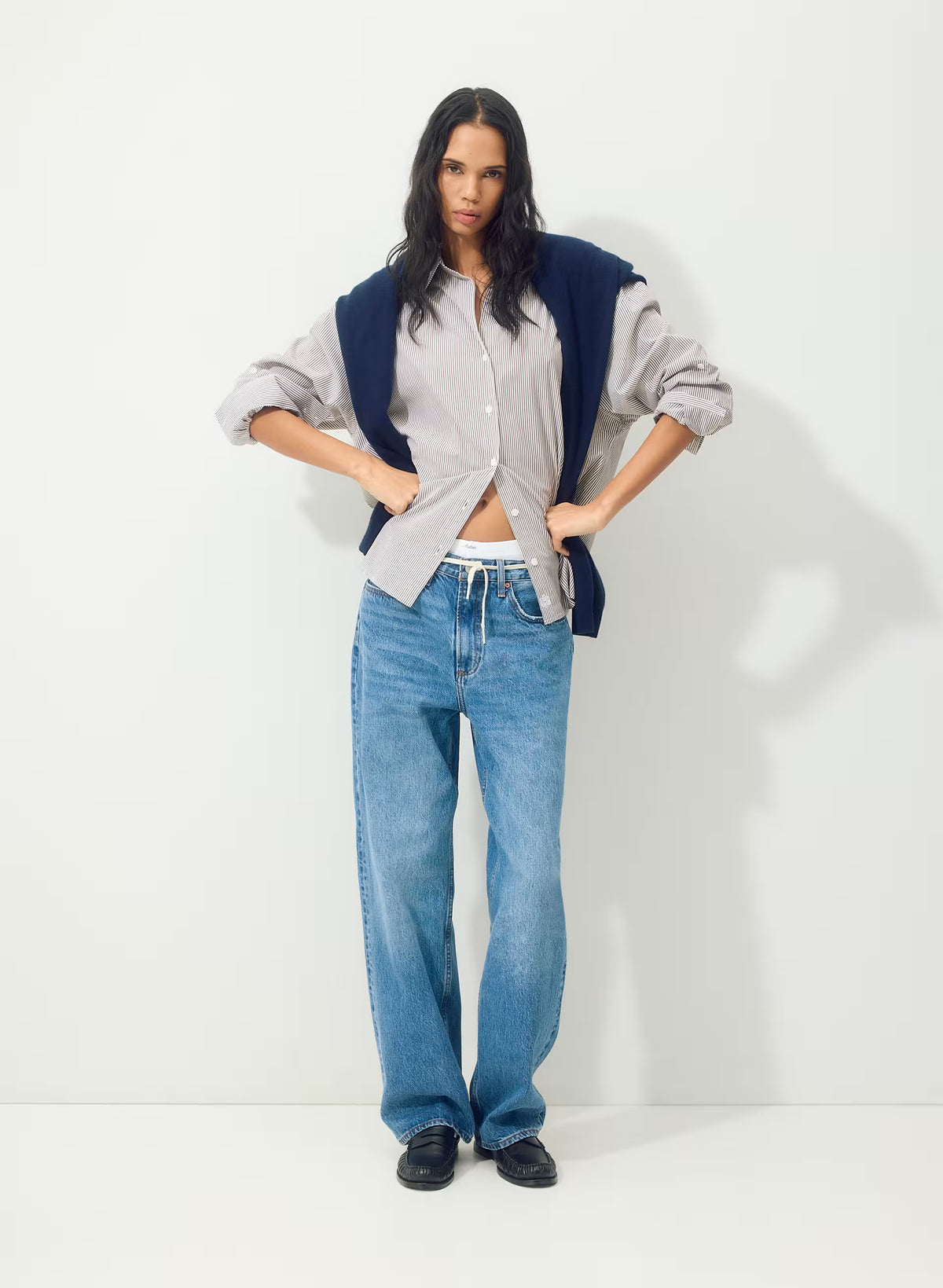 Low-Rise Baggy Jeans - Medium Indigo