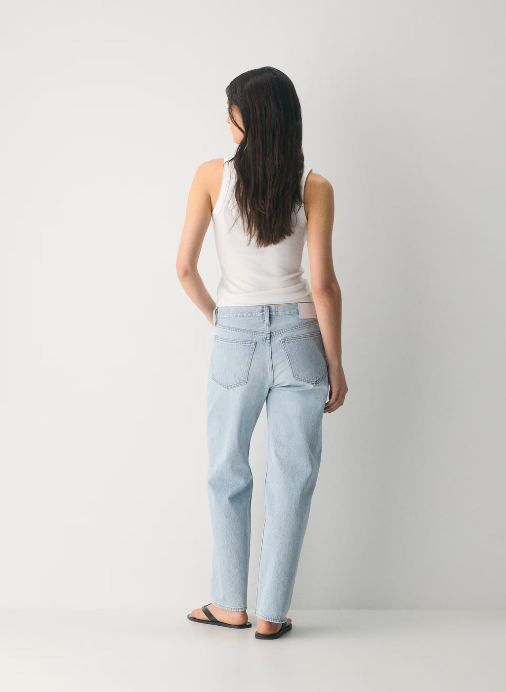 Low-Rise Baggy Jeans - Medium Indigo