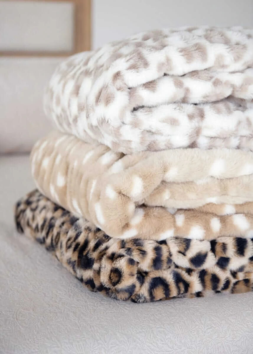 Plush Stretch Blanket - Tan Spotted