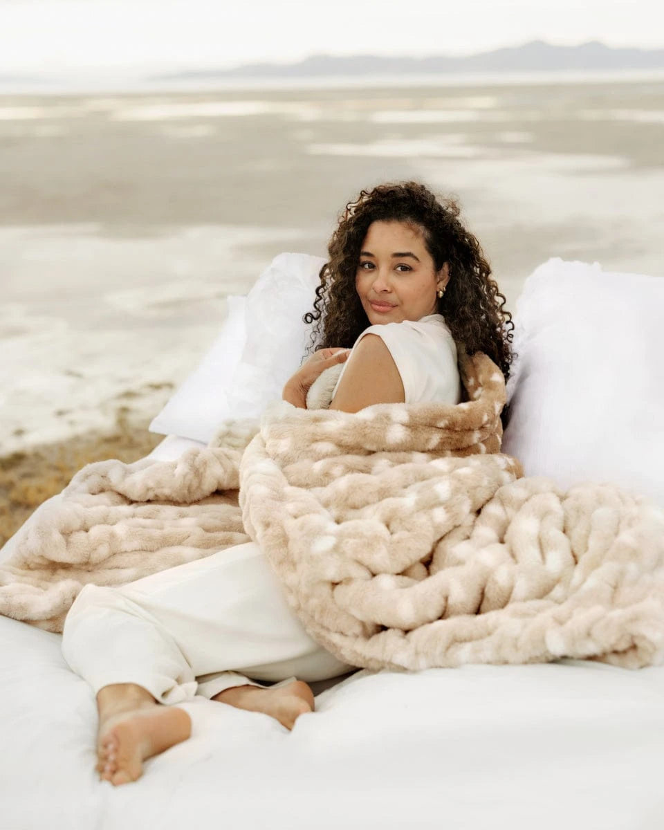 Plush Stretch Blanket - Tan Spotted