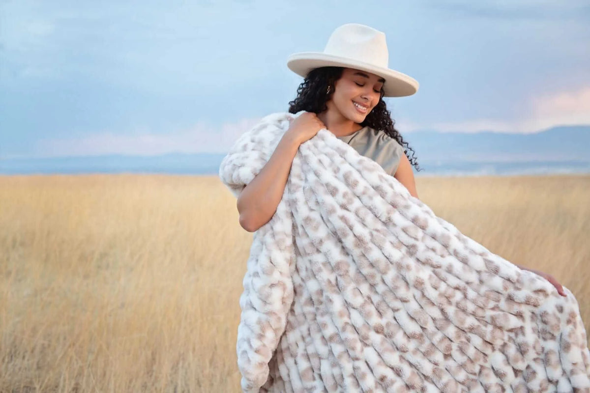 Plush Stretch Blanket - Gray Spotted