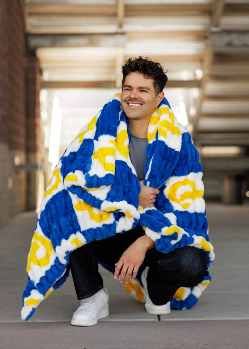 Stretch Plush Logo Blanket - Navy