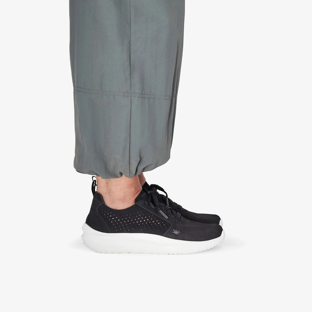 Walking Sneaker - Black
