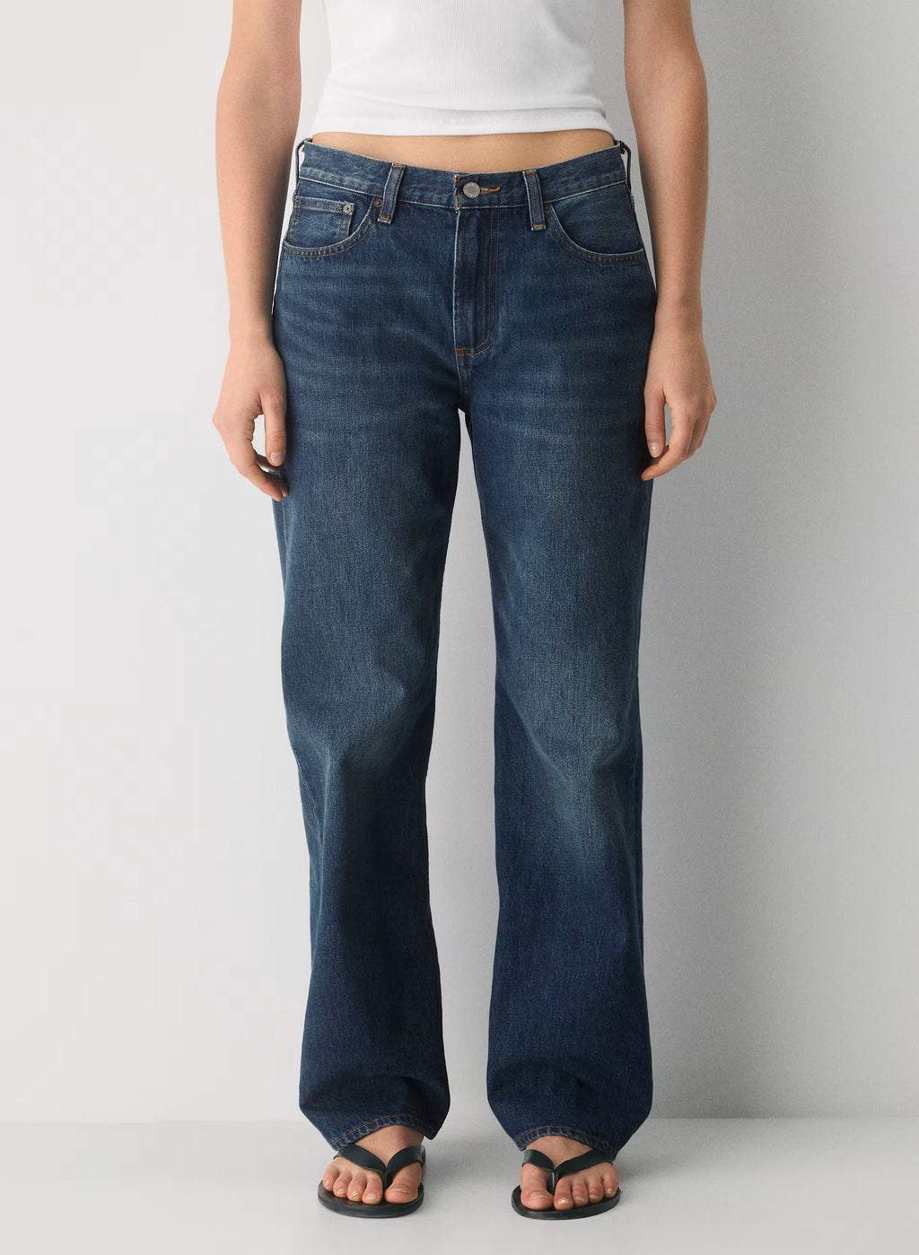 Low-Rise Baggy Jeans - Medium Indigo