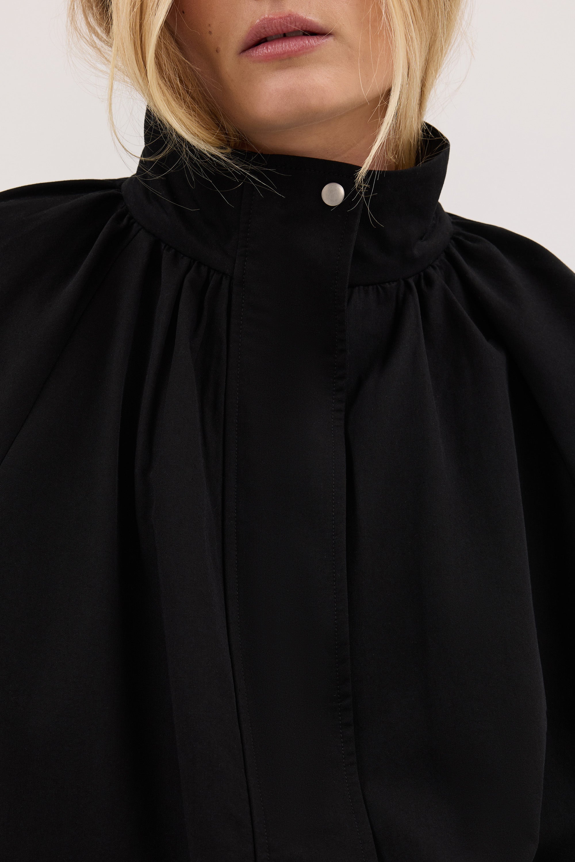 OAKLEE BLACK BATWING LIGHTWEIGHT JACKET