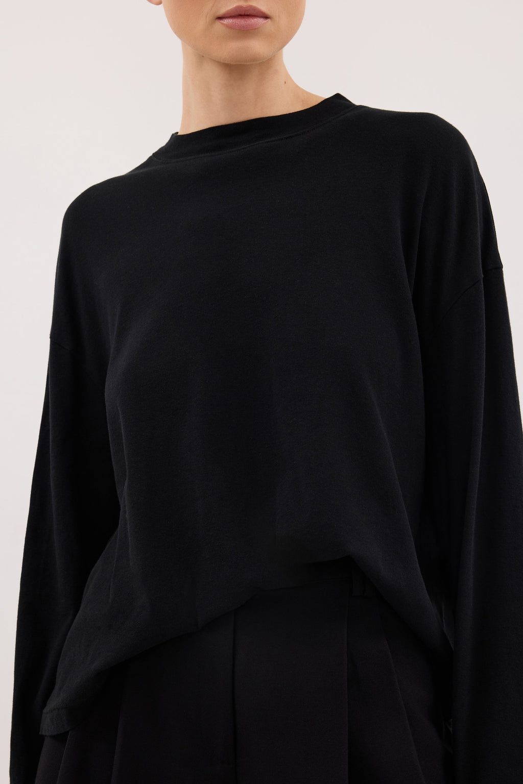 SLOANE BLACK LONG SLEEVE CREW KNIT TOP