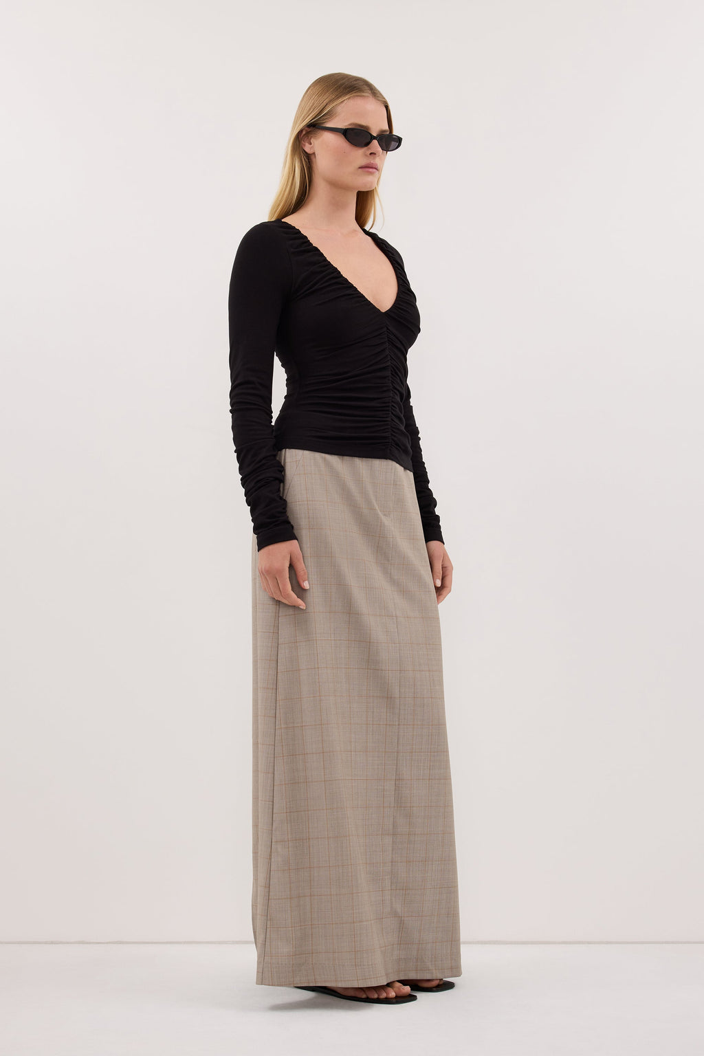 LORNE BLACK V NECK GATHERED TOP
