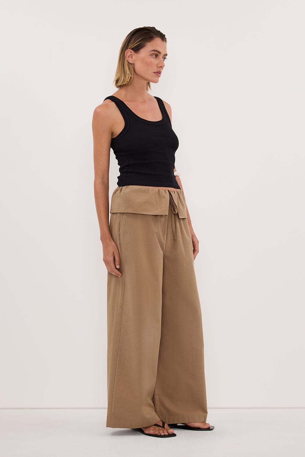 BENTLEE CARAMEL COTTON FISHERMAN PANT