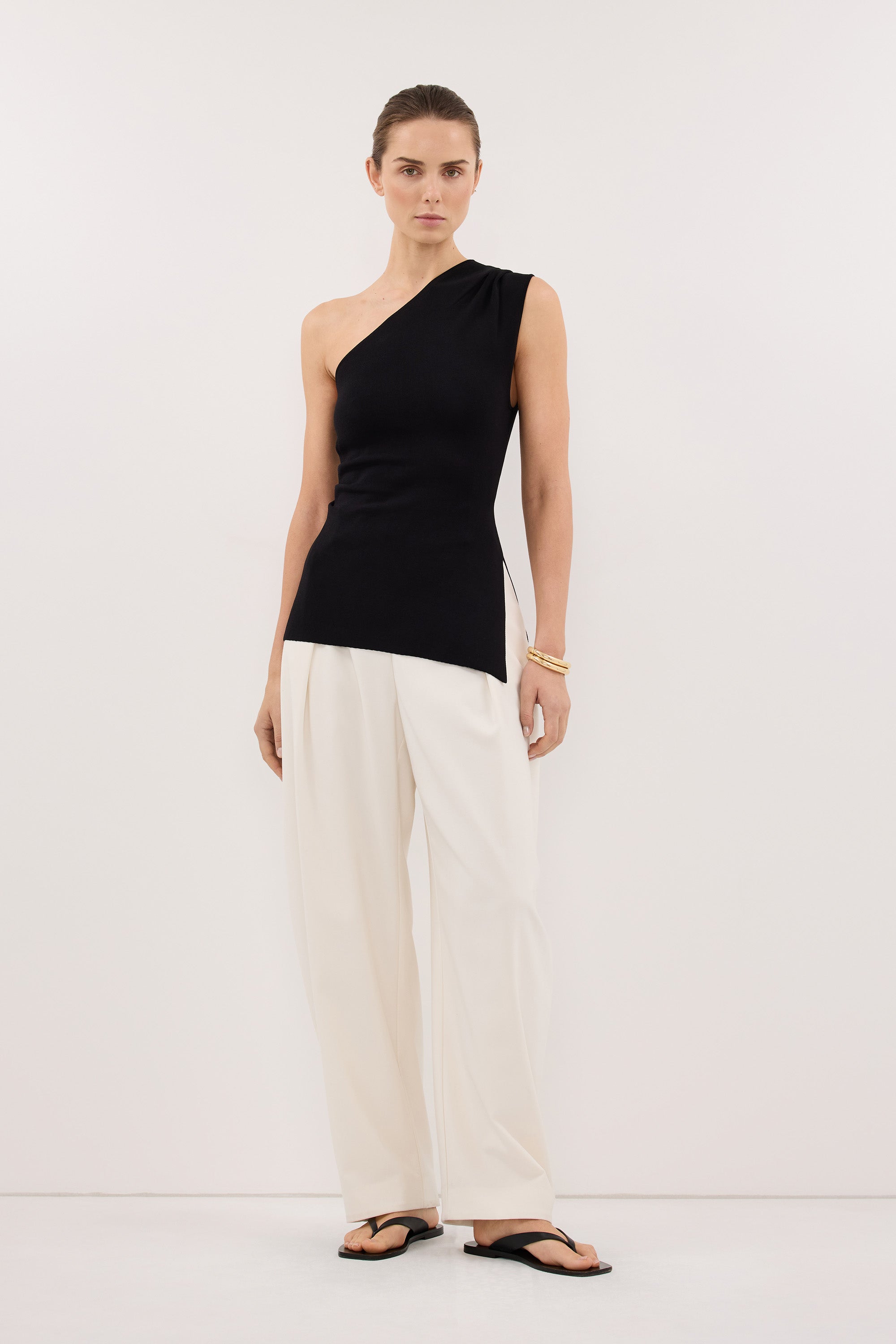 BRYNN BLACK ONE SHOULDER KNIT TOP