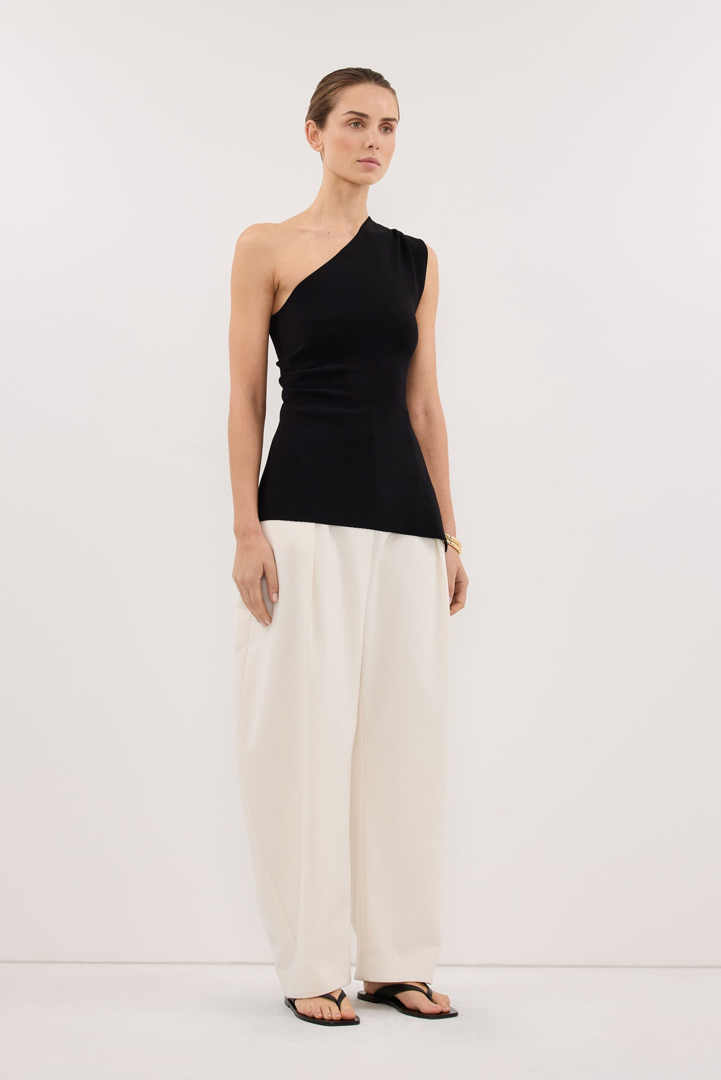 BRYNN BLACK ONE SHOULDER KNIT TOP