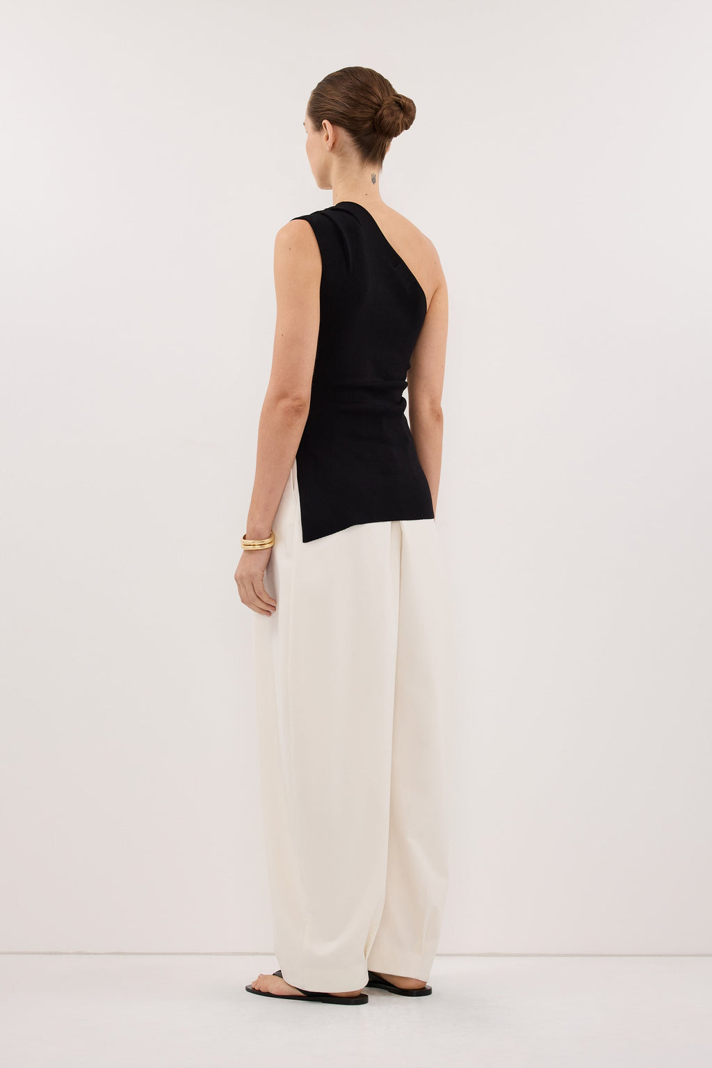 BRYNN BLACK ONE SHOULDER KNIT TOP