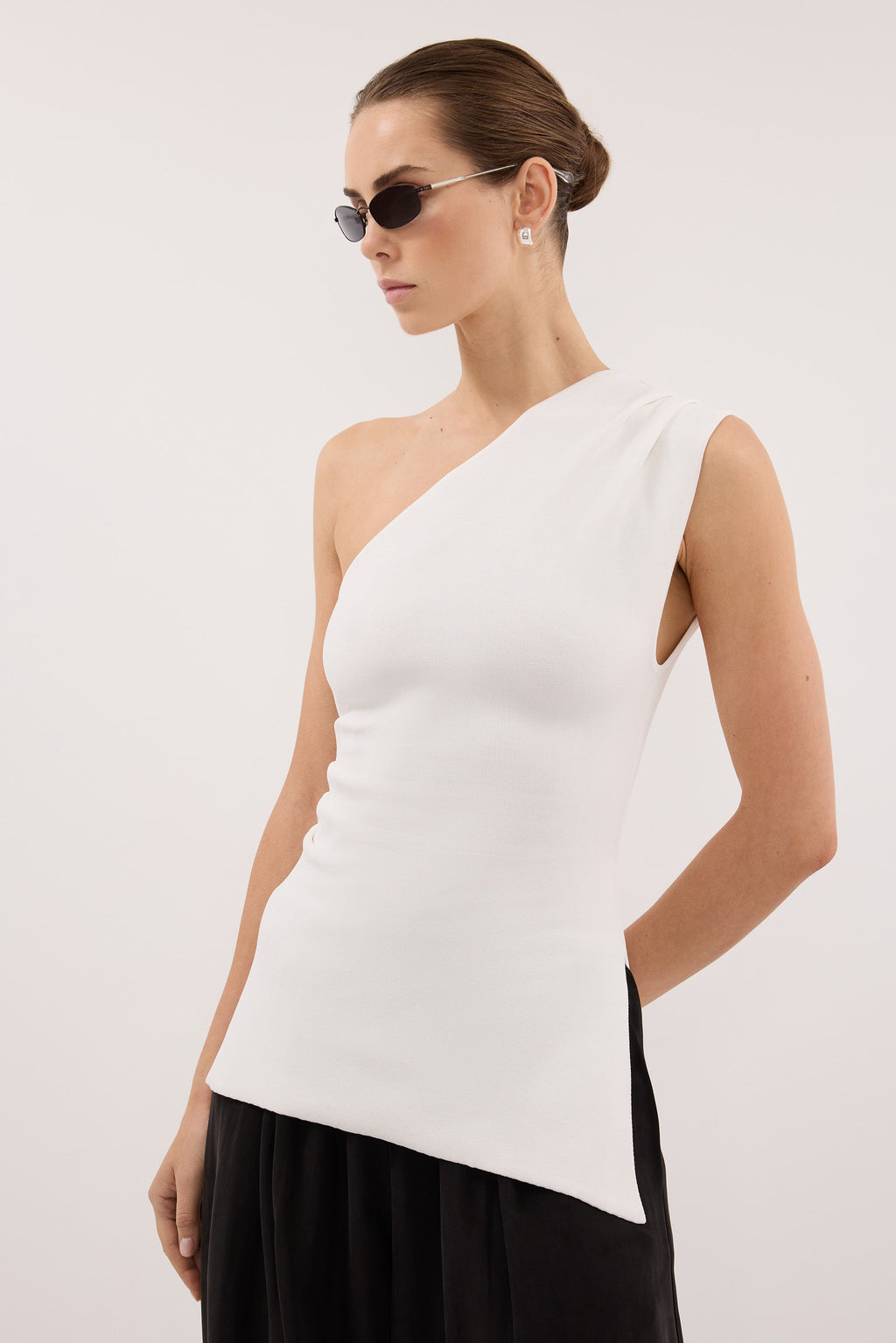 BRYNN OFF WHITE ONE SHOULDER KNIT TOP