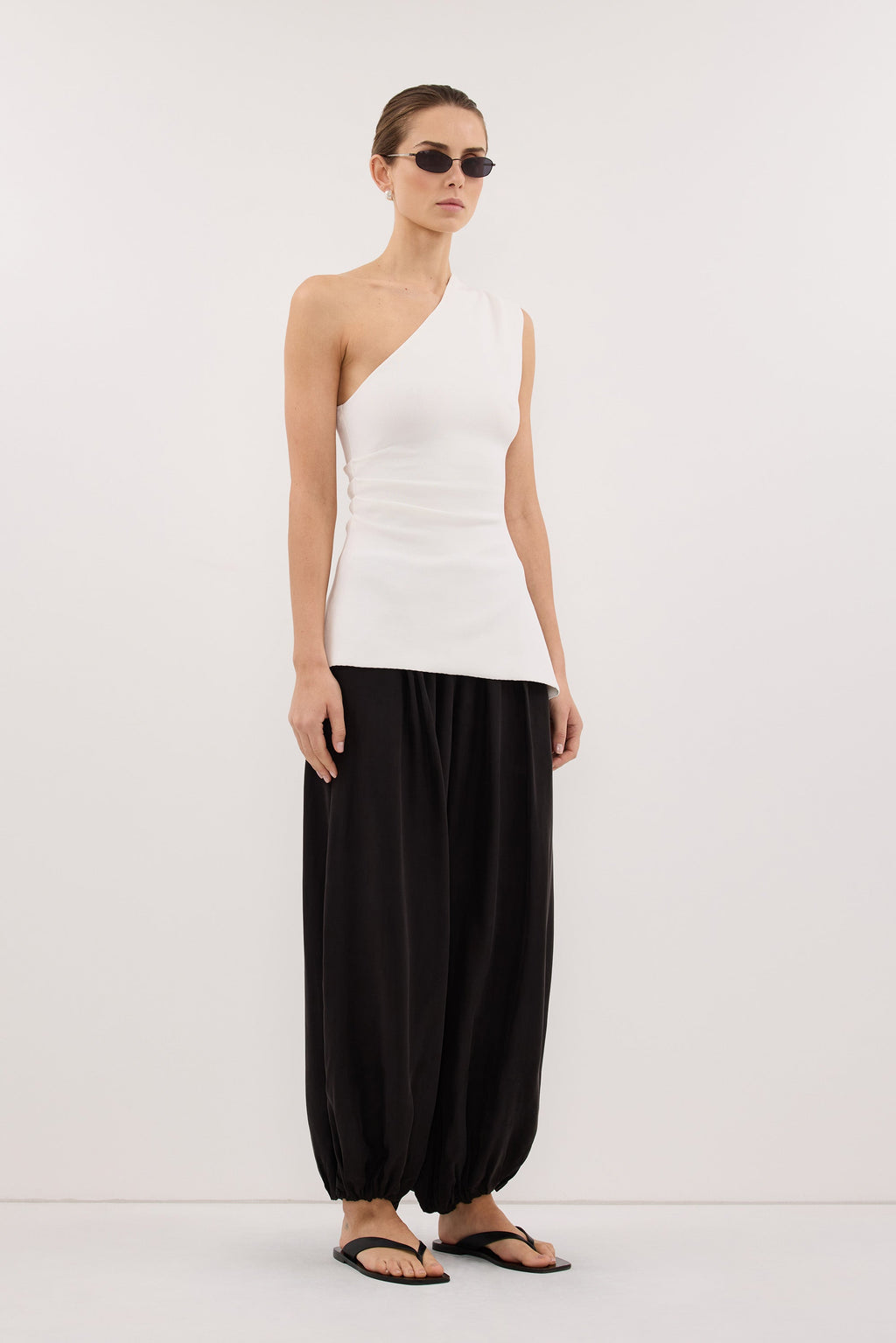 BRYNN OFF WHITE ONE SHOULDER KNIT TOP