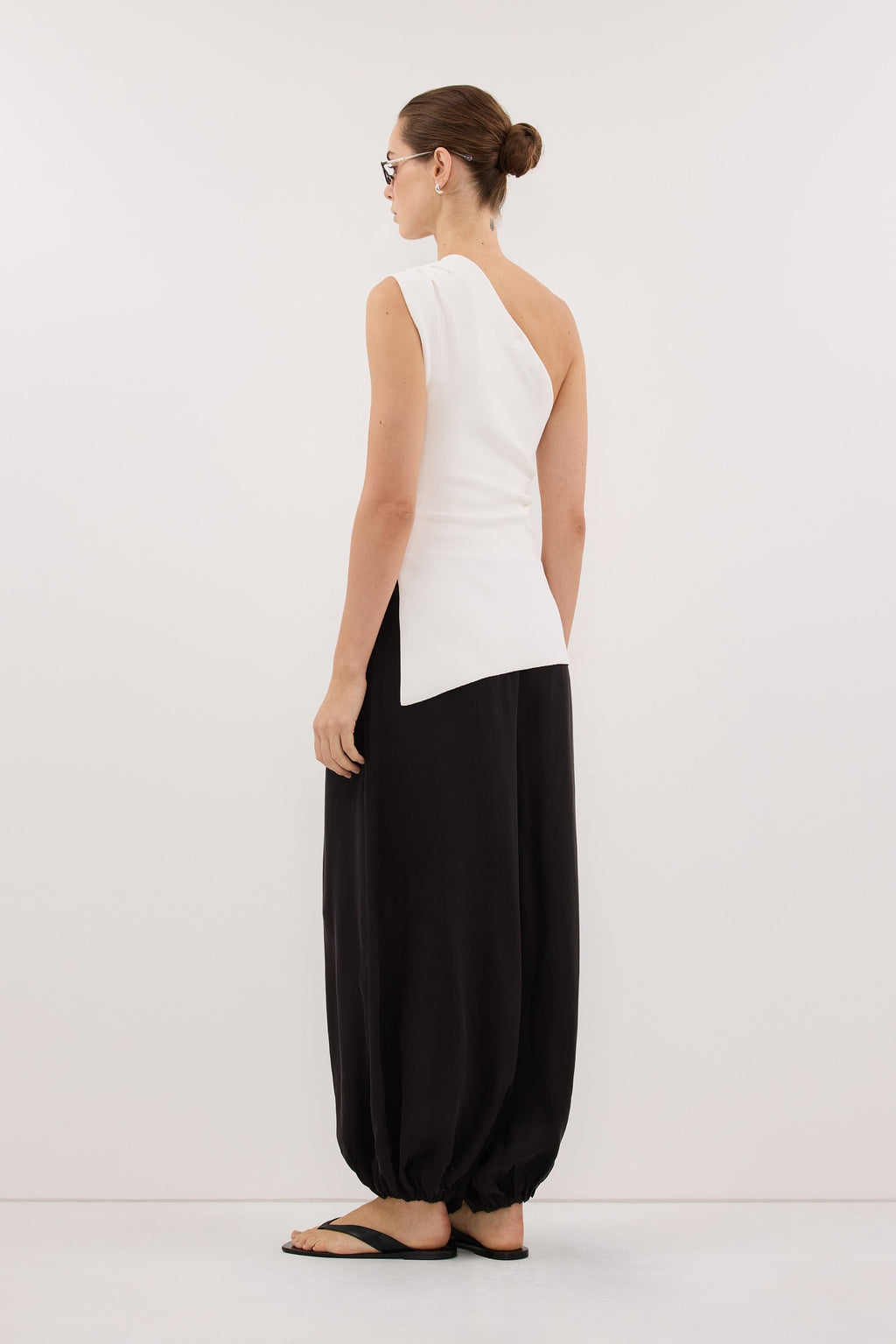 BRYNN OFF WHITE ONE SHOULDER KNIT TOP