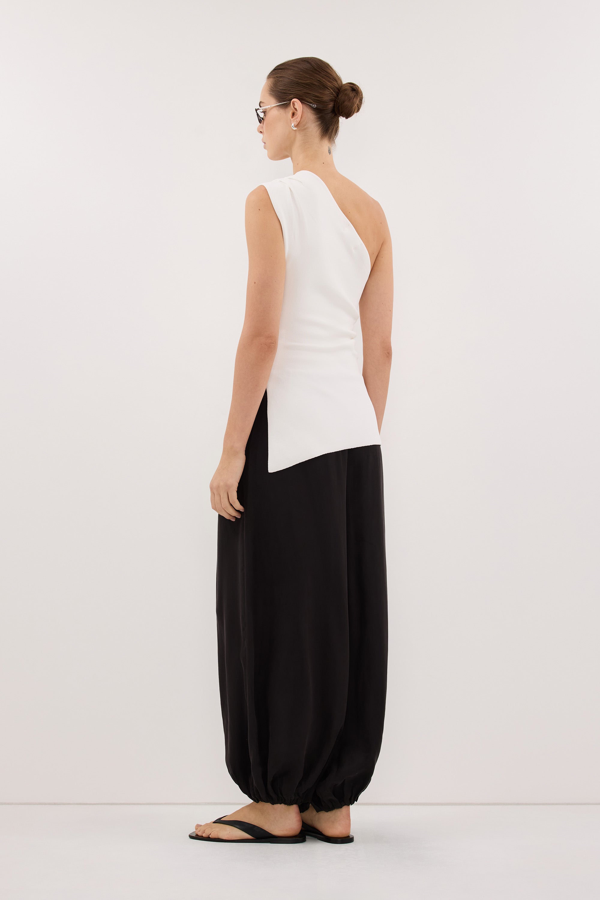BRYNN OFF WHITE ONE SHOULDER KNIT TOP