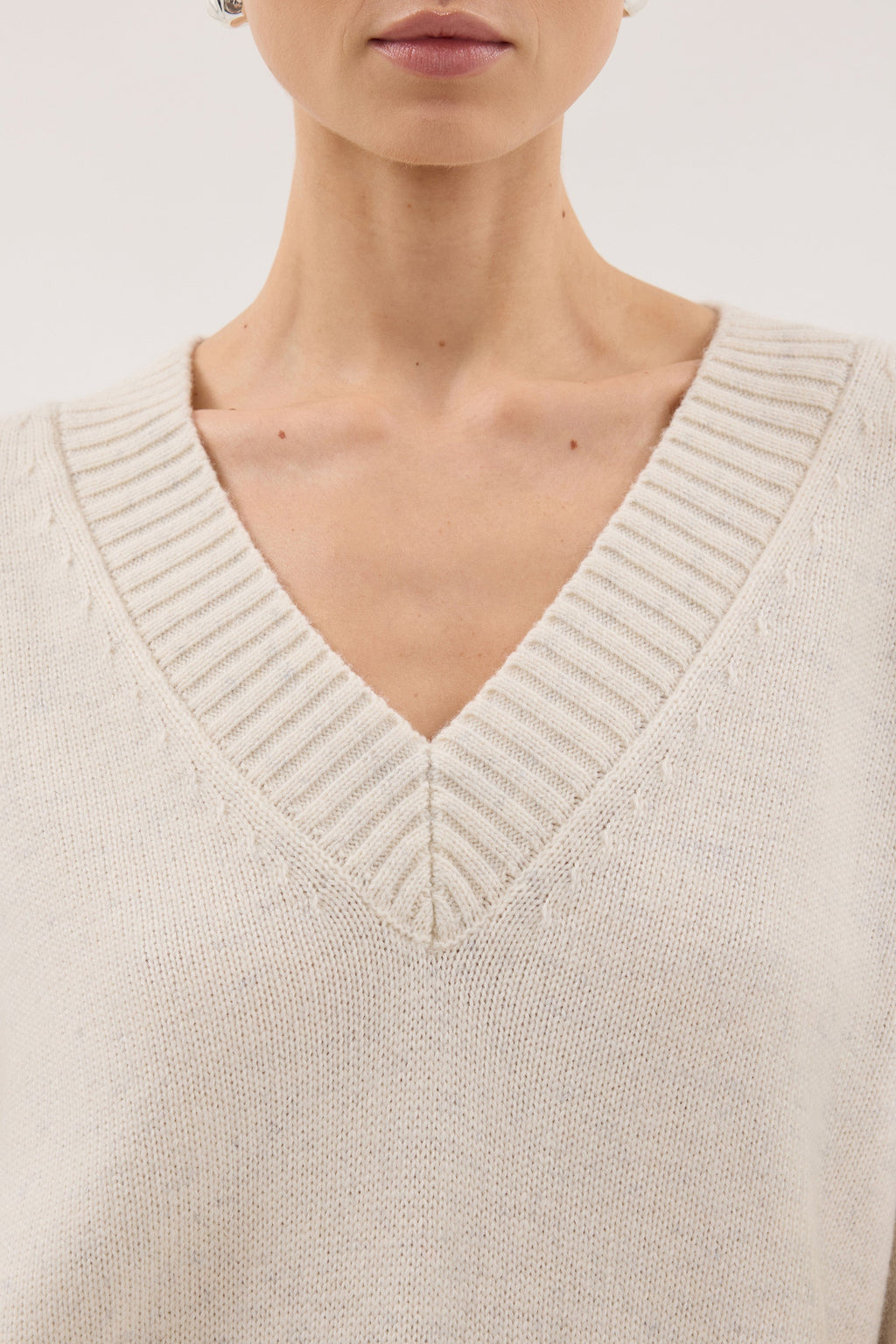 ZELLA IVORY V NECK KNIT JUMPER
