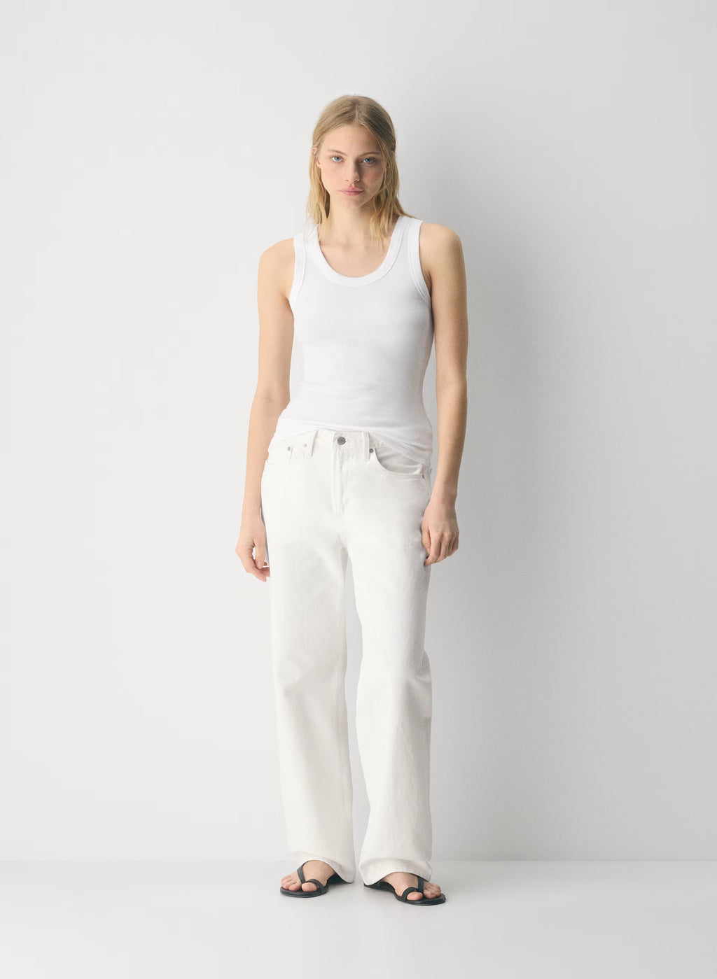Low-Rise Baggy Jeans - Medium Indigo
