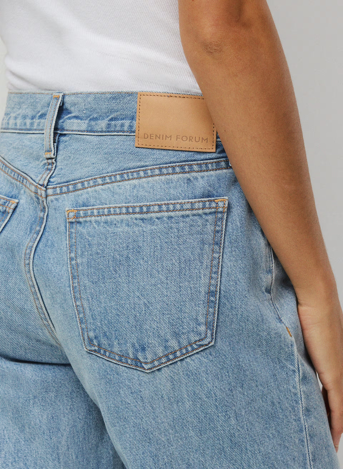 Low-Rise Wide-Leg Jeans - Dark Blue