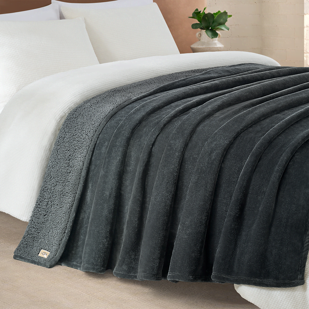Extra-Large Plush Polyester Throw - Coffee Berry