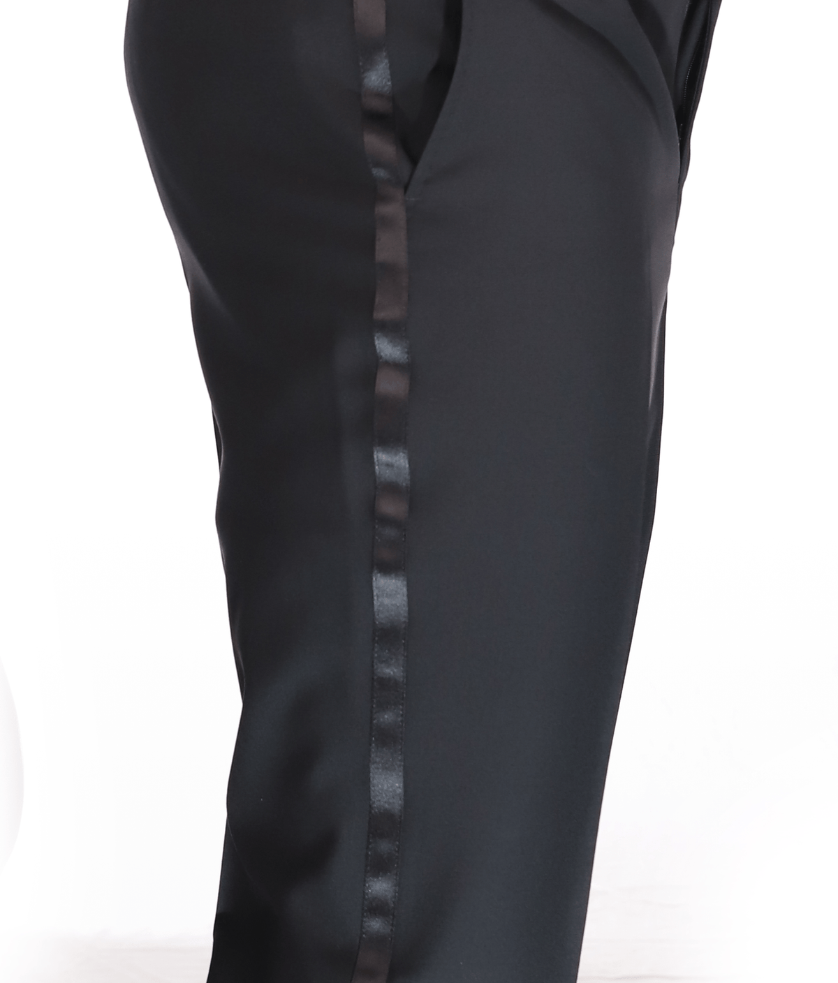 Men's Black Peak Lapel Wool Regular Fit Tuxedo