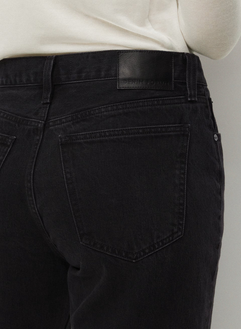 Low-Rise Baggy Jeans - Medium Indigo