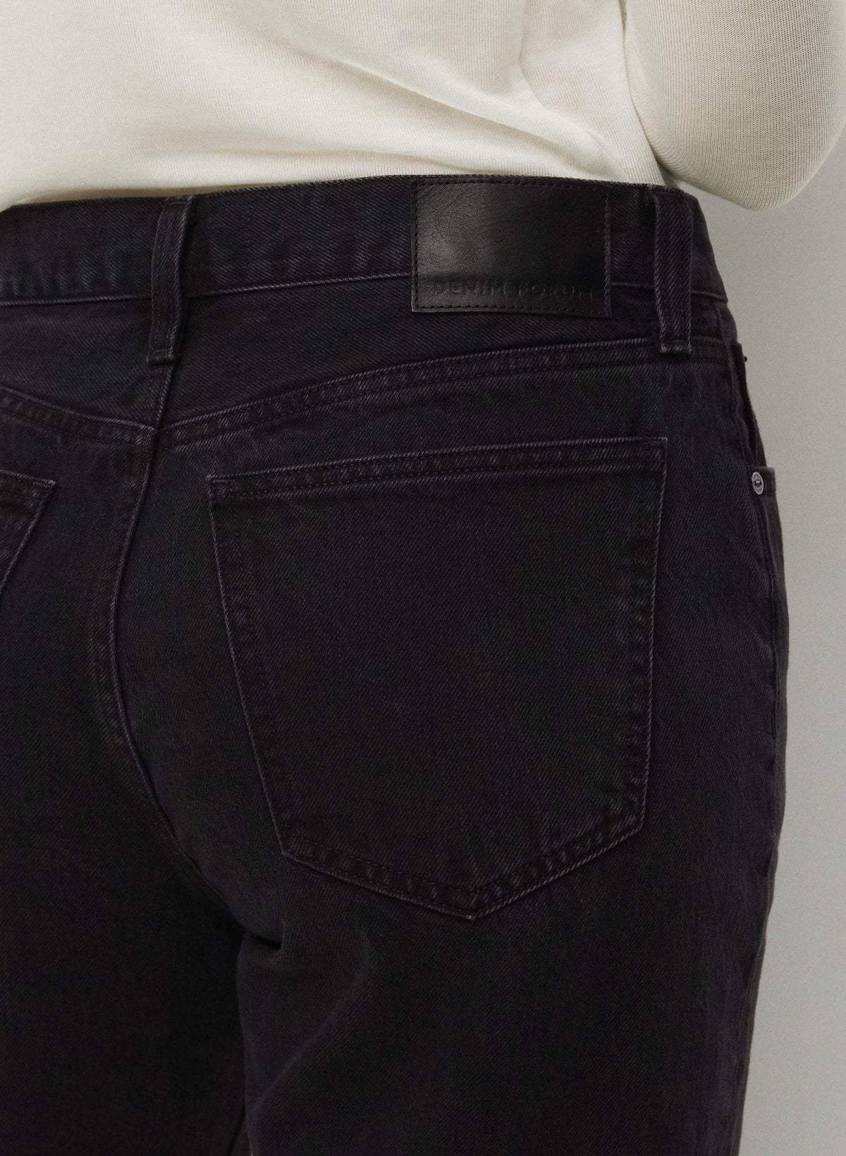 Low-Rise Baggy Jeans - Medium Indigo