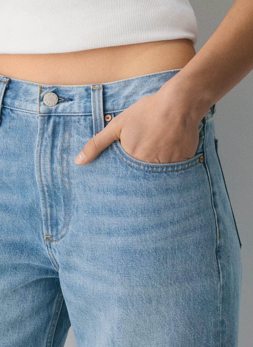 Low-Rise Baggy Jeans - Medium Indigo