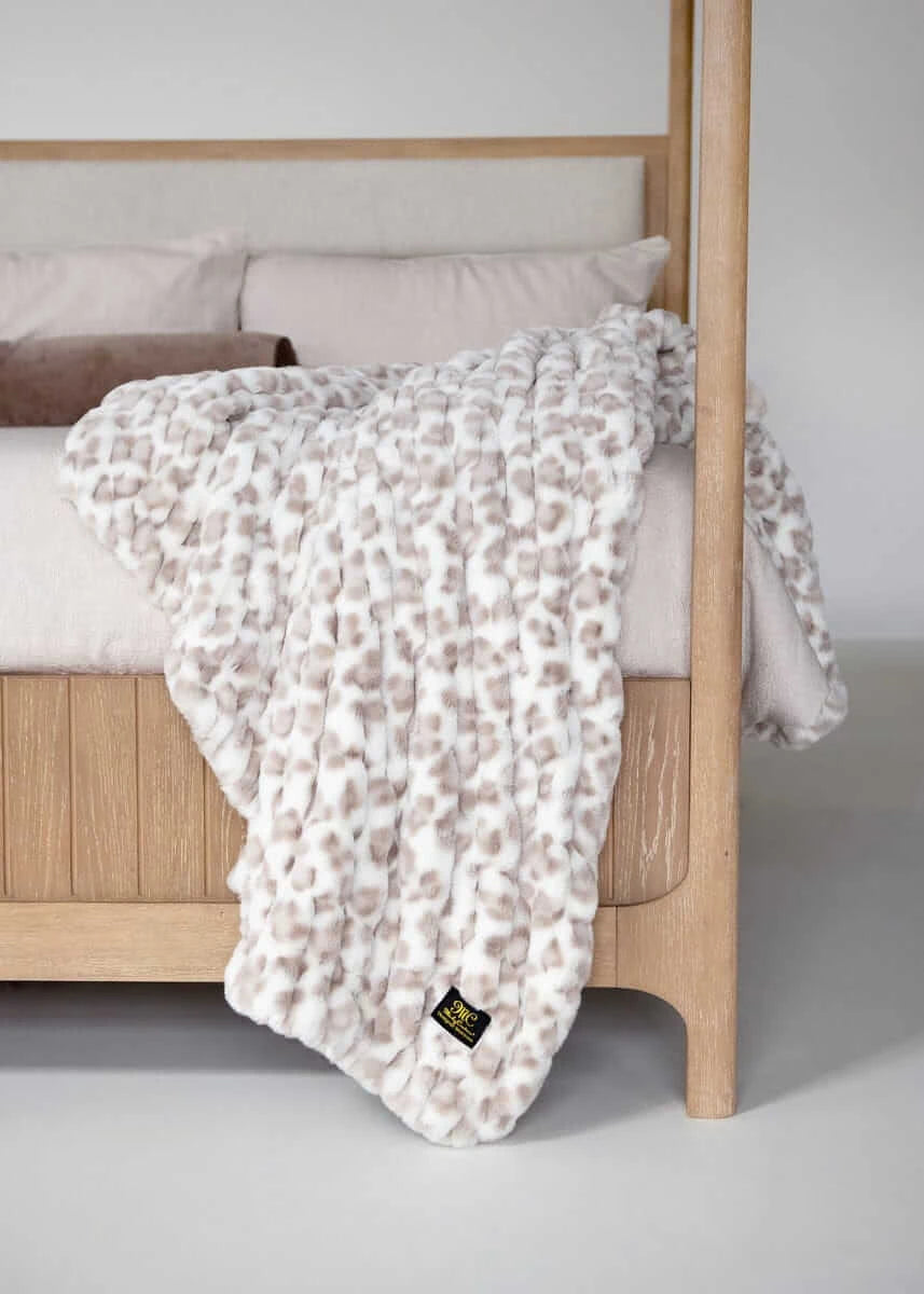 Plush Stretch Blanket - Gray Spotted