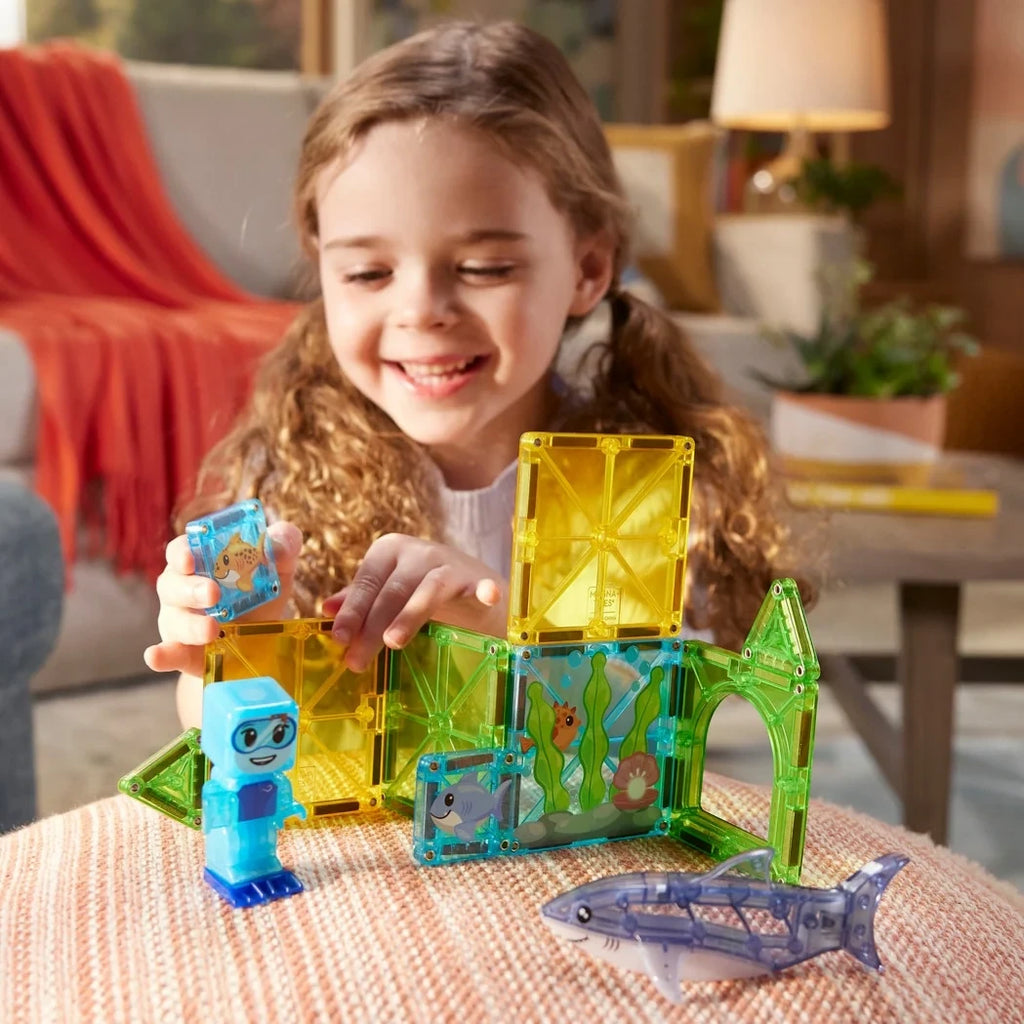 13-Piece Shark Dive Magnetic Building Set
