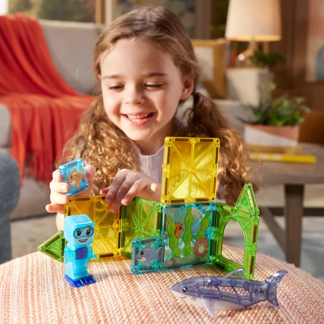 13-Piece Shark Dive Magnetic Building Set