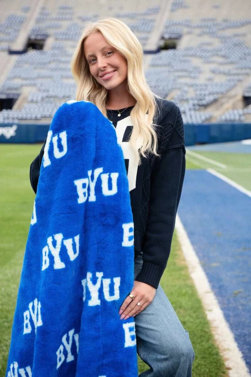 Plush Logo Print Blanket - Blue