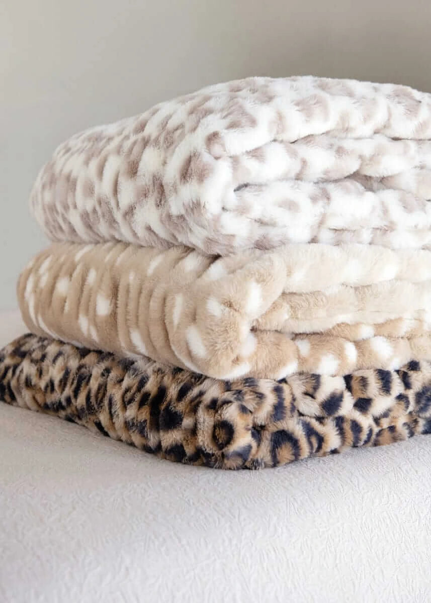Plush Stretch Blanket - Gray Spotted