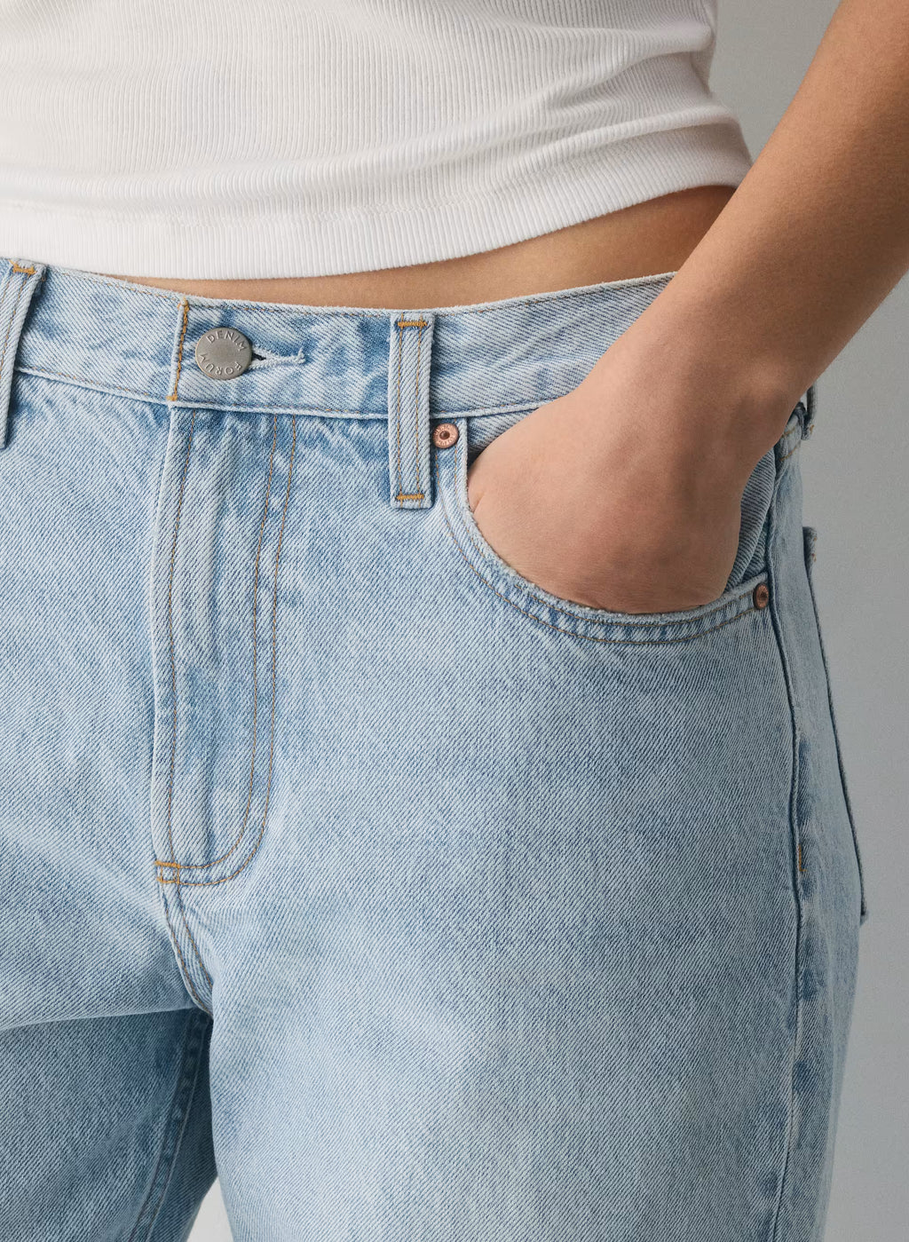 Low-Rise Baggy Jeans - Medium Indigo