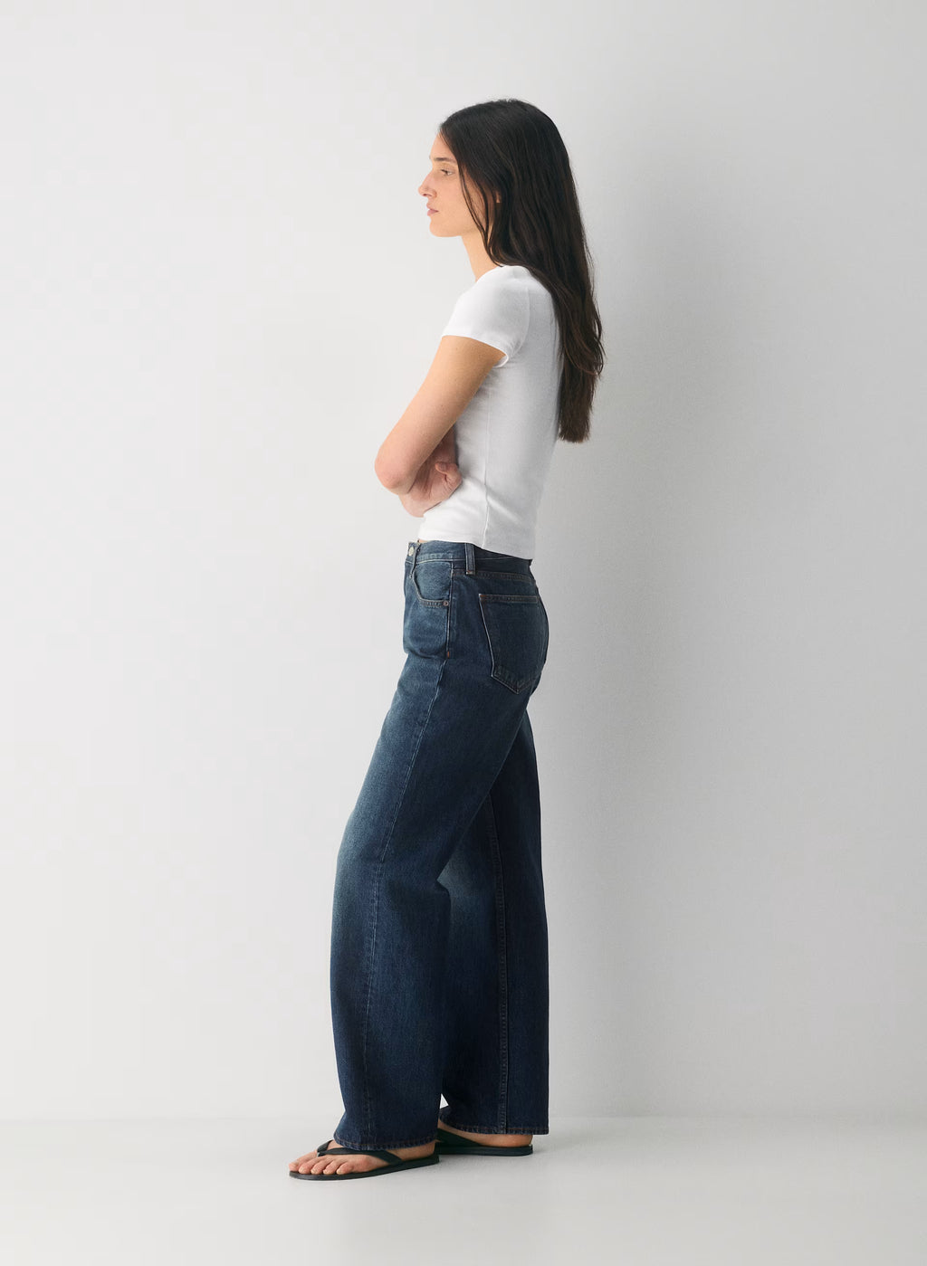 Low-Rise Baggy Jeans - Medium Indigo