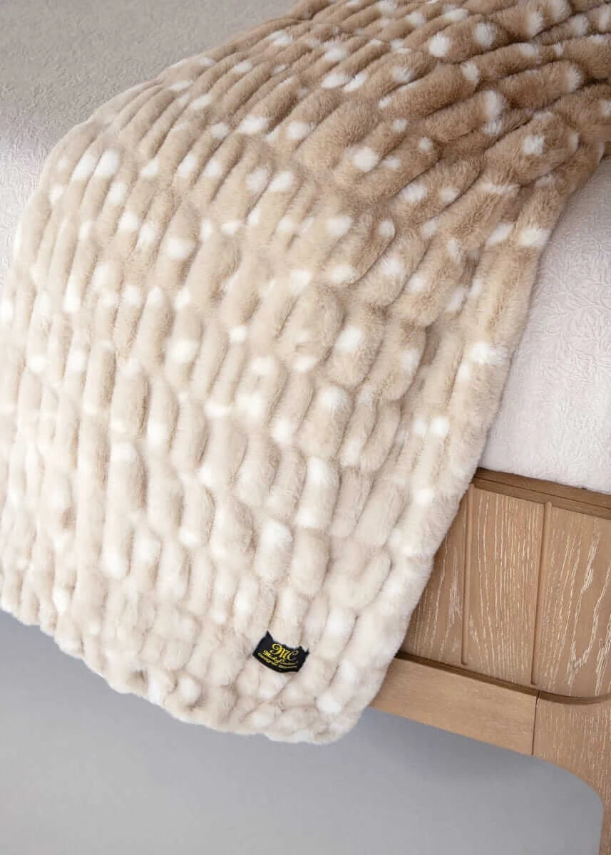Plush Stretch Blanket - Tan Spotted