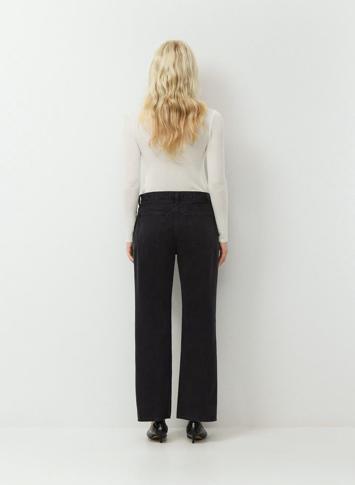 Low-Rise Baggy Jeans - Medium Indigo