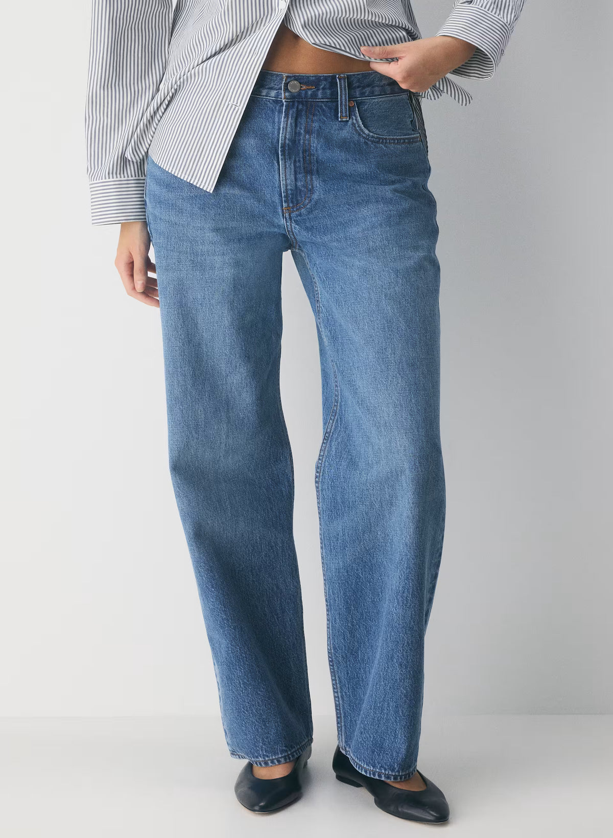 Low-Rise Baggy Jeans - Medium Indigo